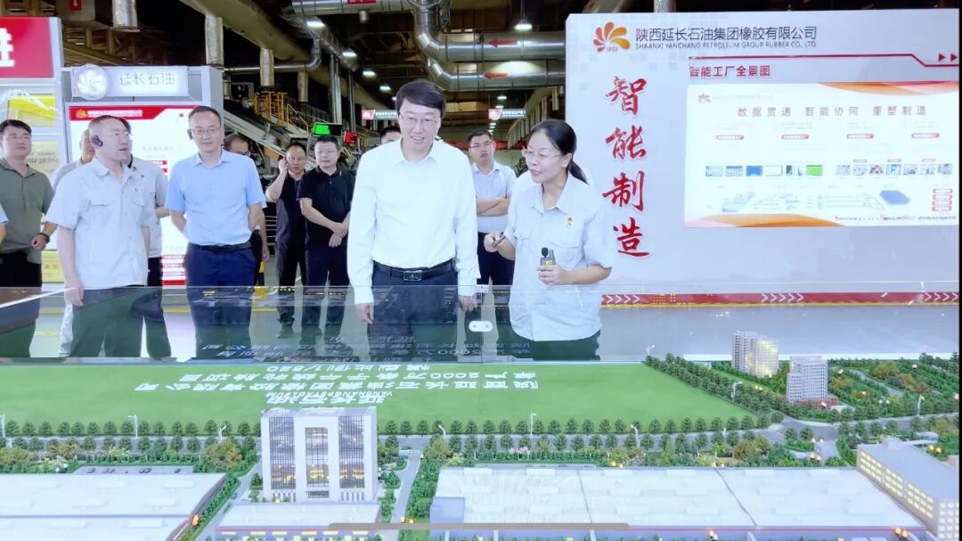 张立群院士团队赴西橡公司考察交流(图1)