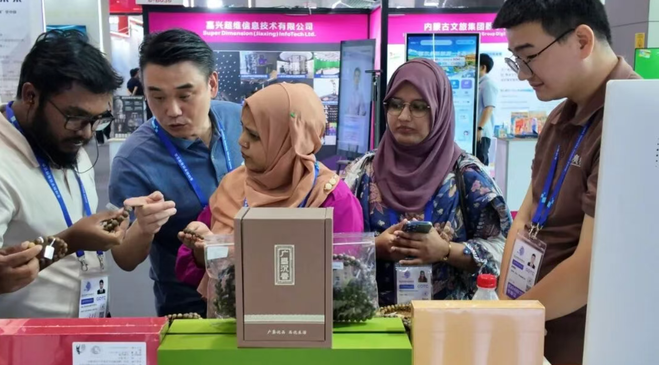 香飘世界!广垦沉香出口捷报频传(图2) 香飘世界!广垦沉香出口捷报频传(图2)